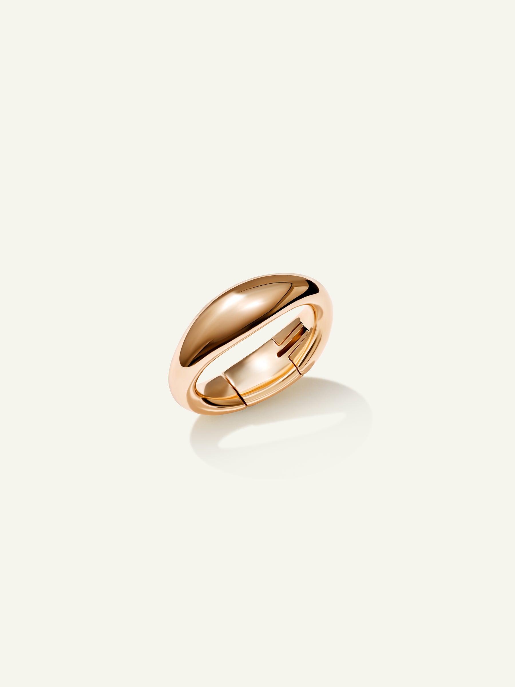 SIGNATURE Oval Clasp in 18K yellow gold
