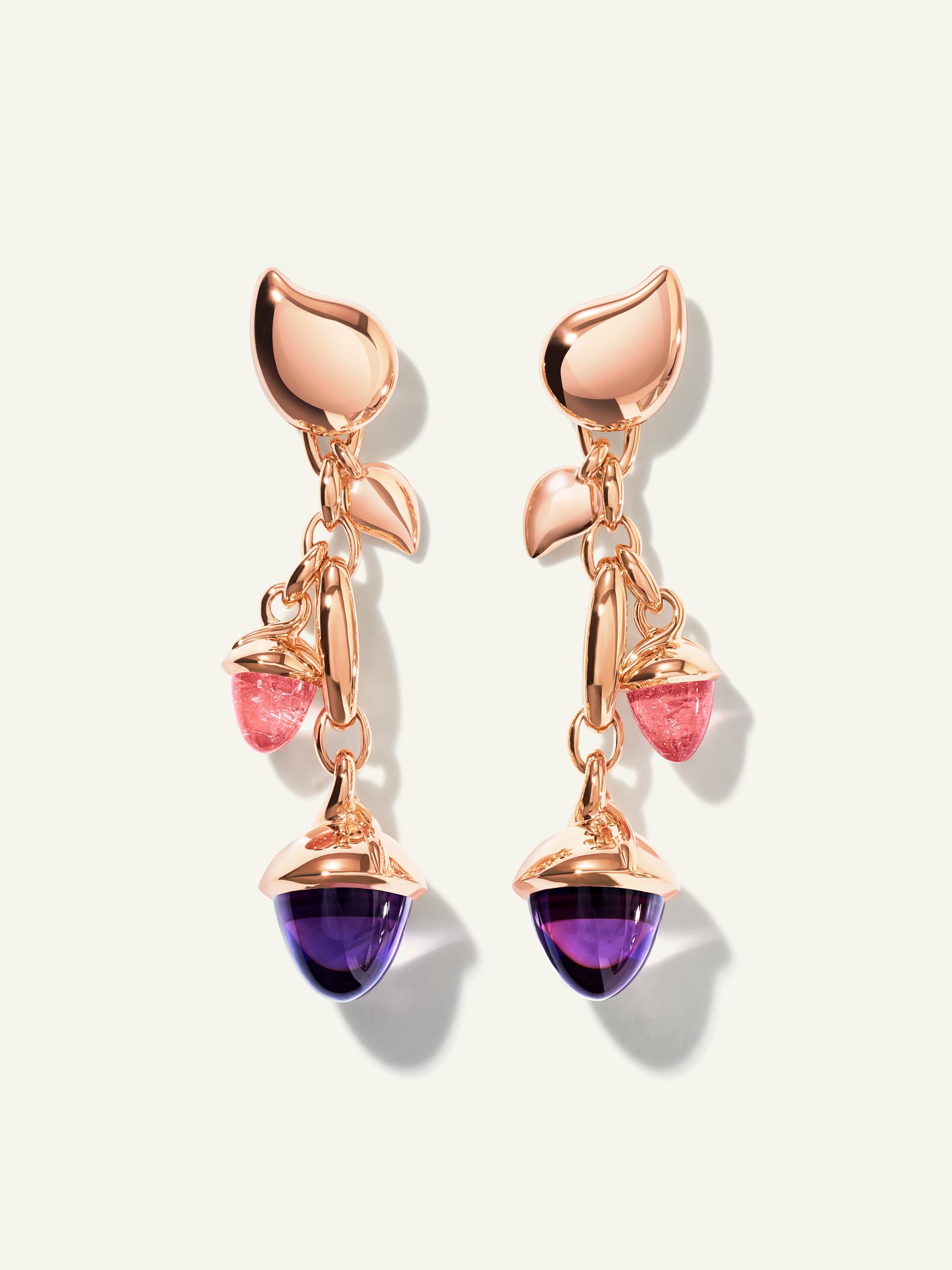 MIKADO Dangling 2 Acorn Ohrringe in 'Wildberry'