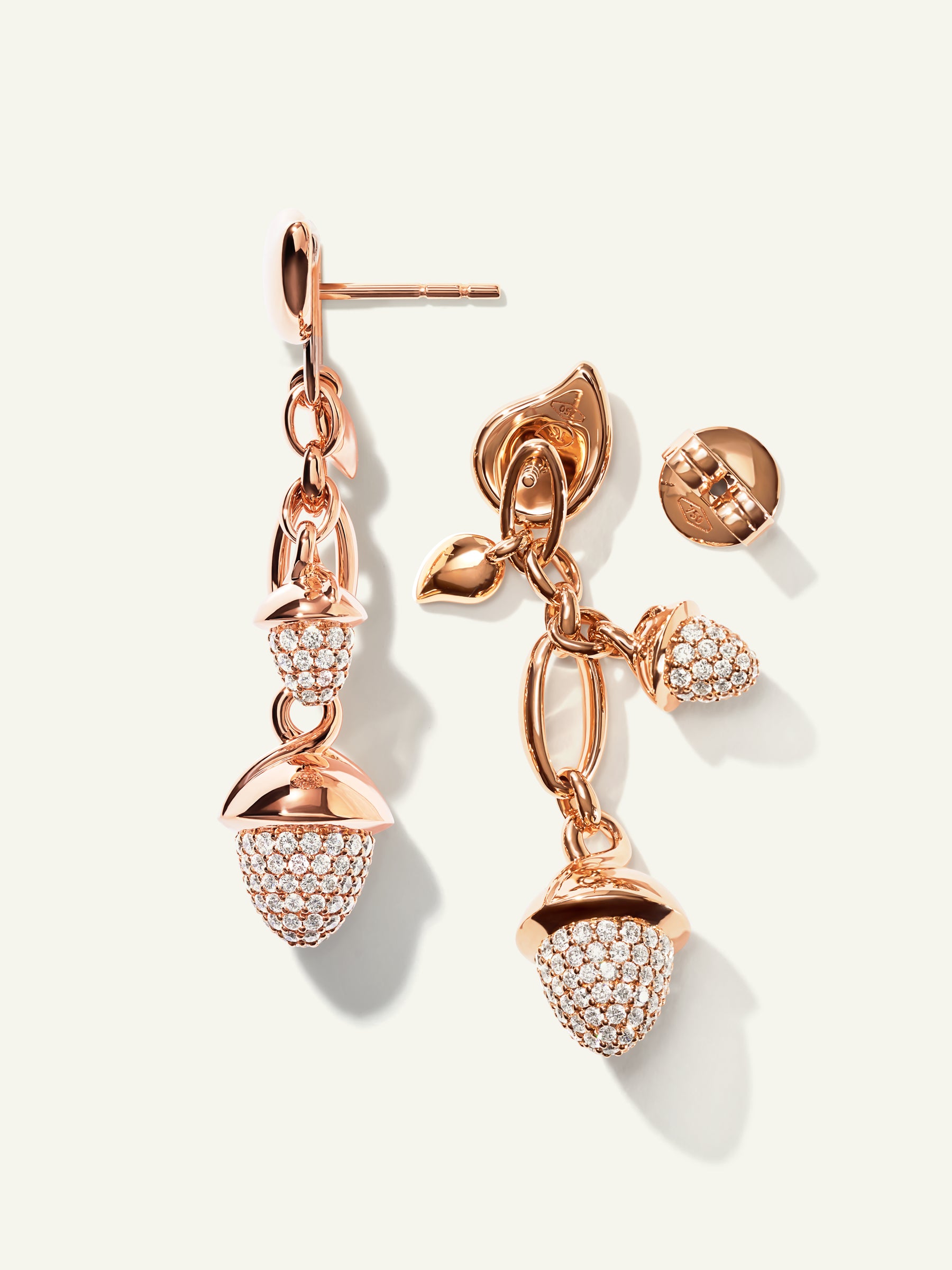 MIKADO Dangling 2 Acorn Ohrringe mit Diamant Pavé