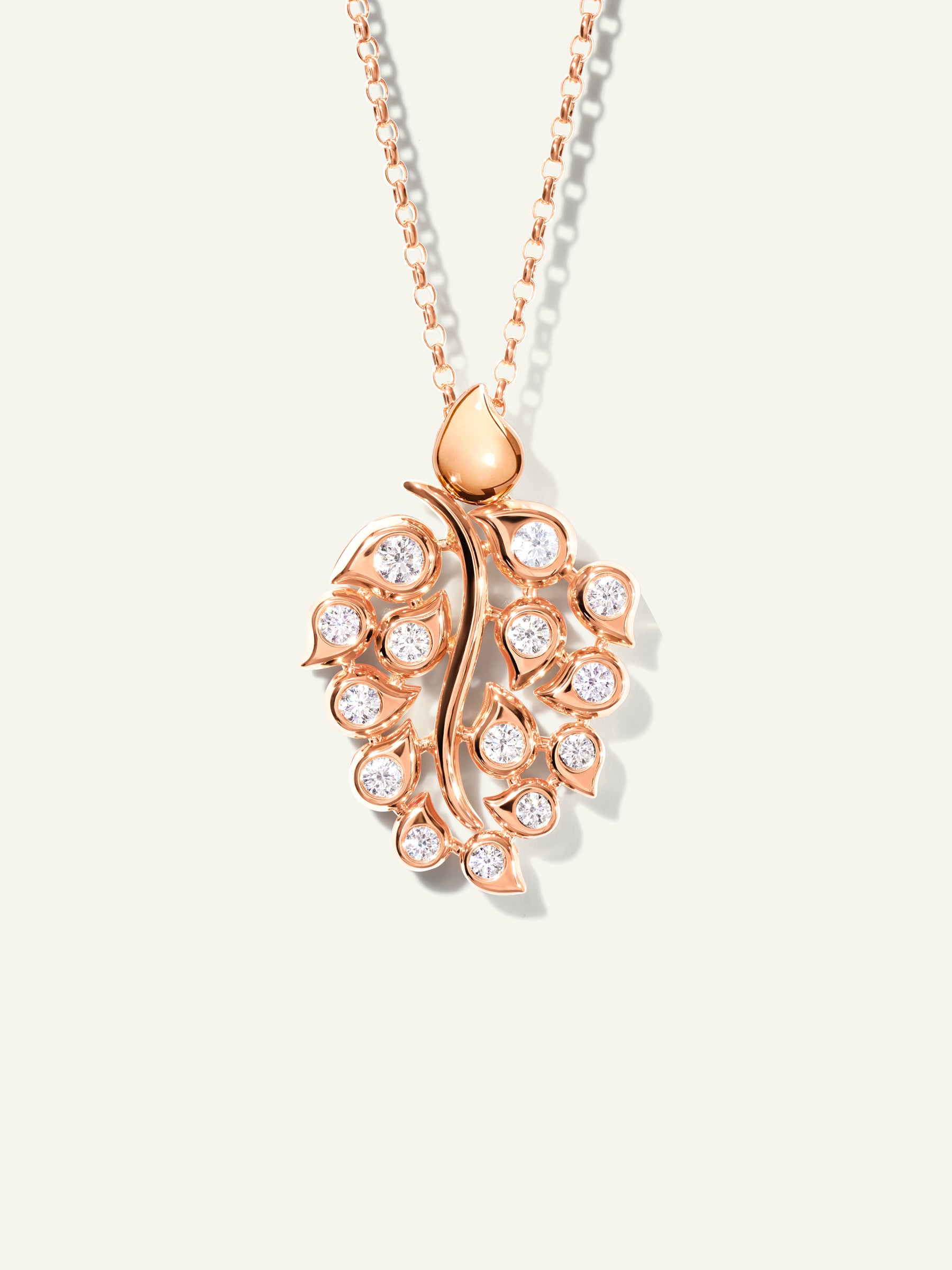 SNOWFLAKES Leaf Pendant in 'Classic' / 'Wildberry'