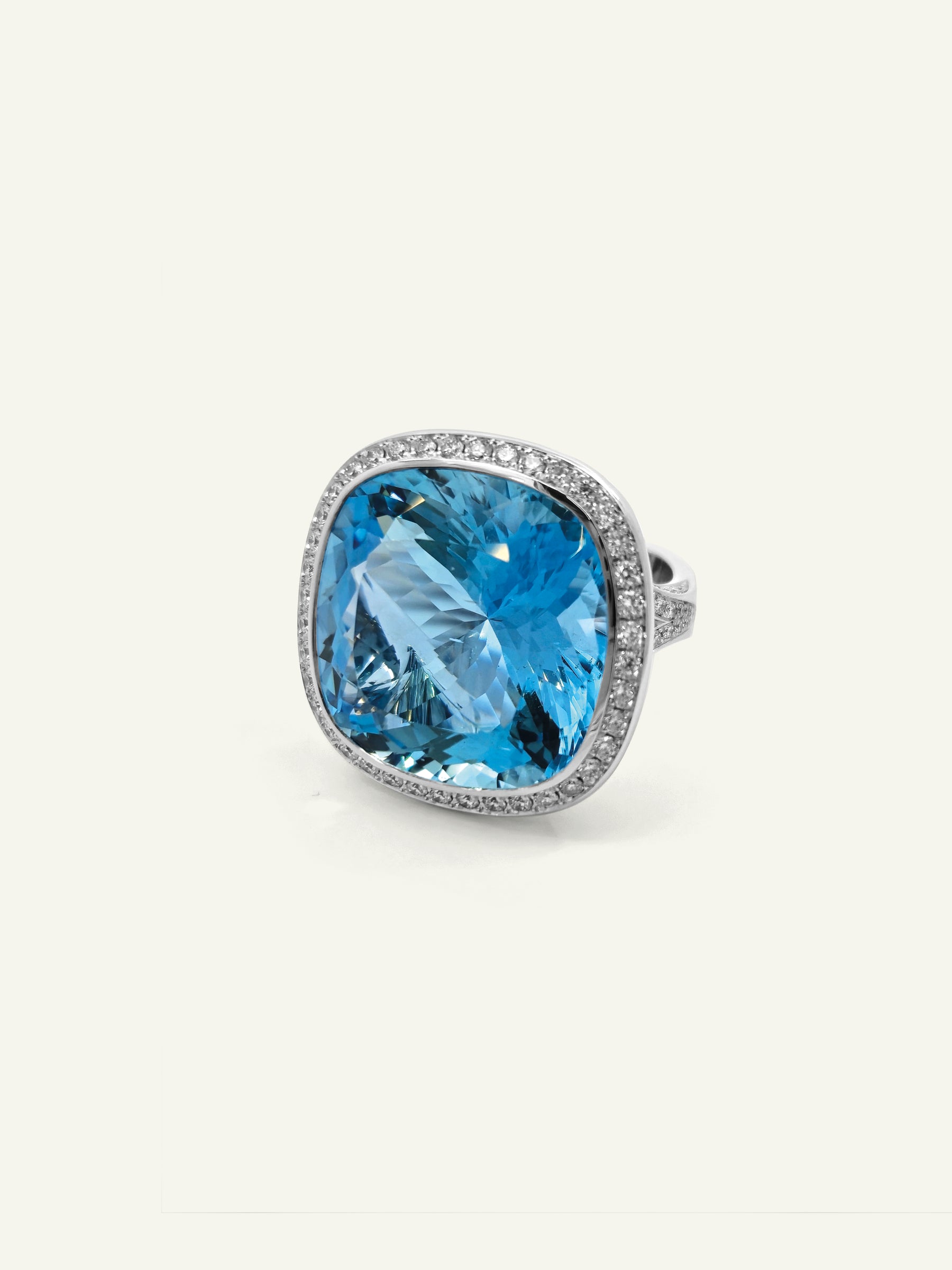 CUSHION Ring with Aquamarine in 'Santa Maria' Color