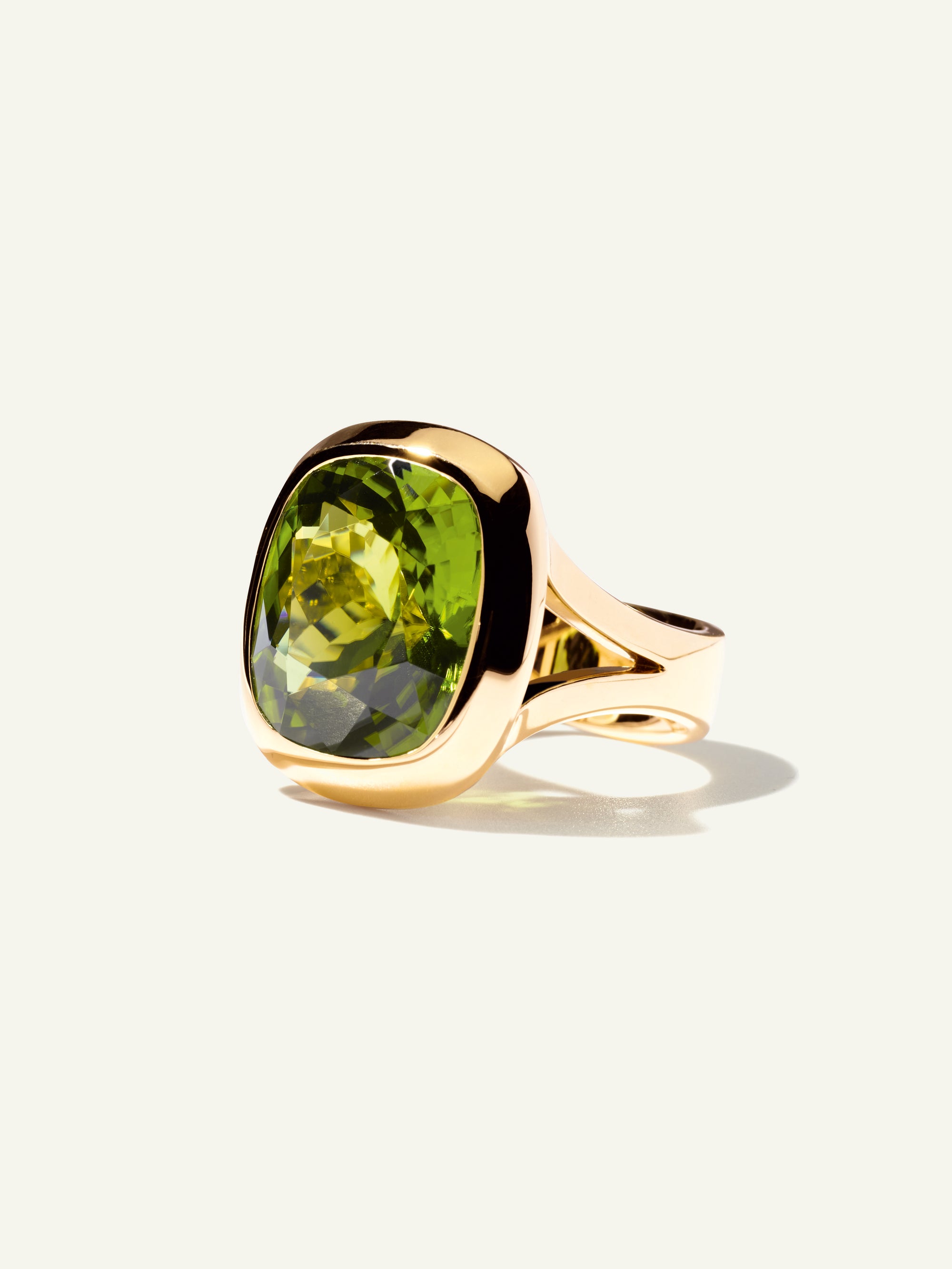 CUSHION Ring with Peridot