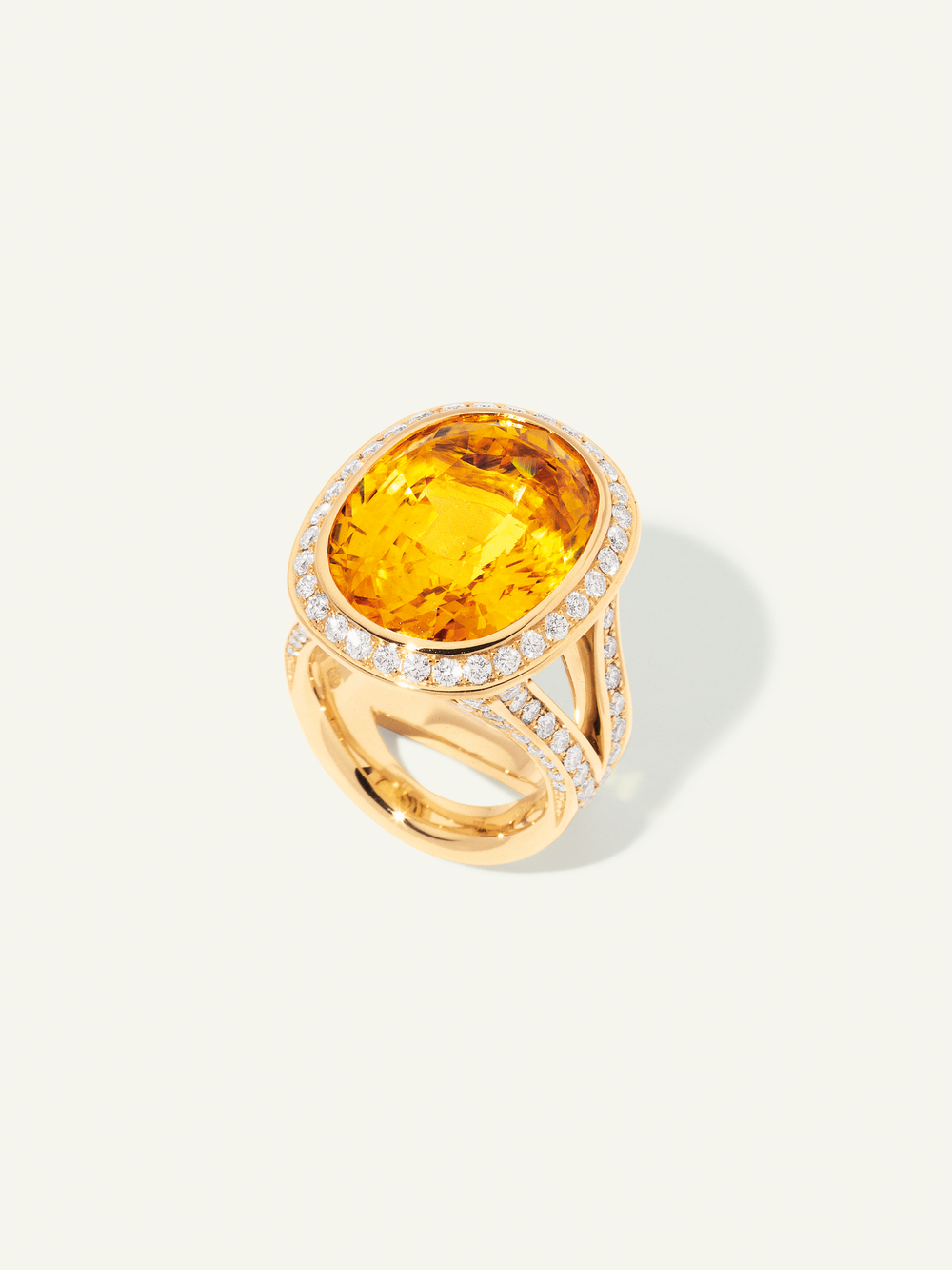 CUSHION Ring mit Gelbem Saphir