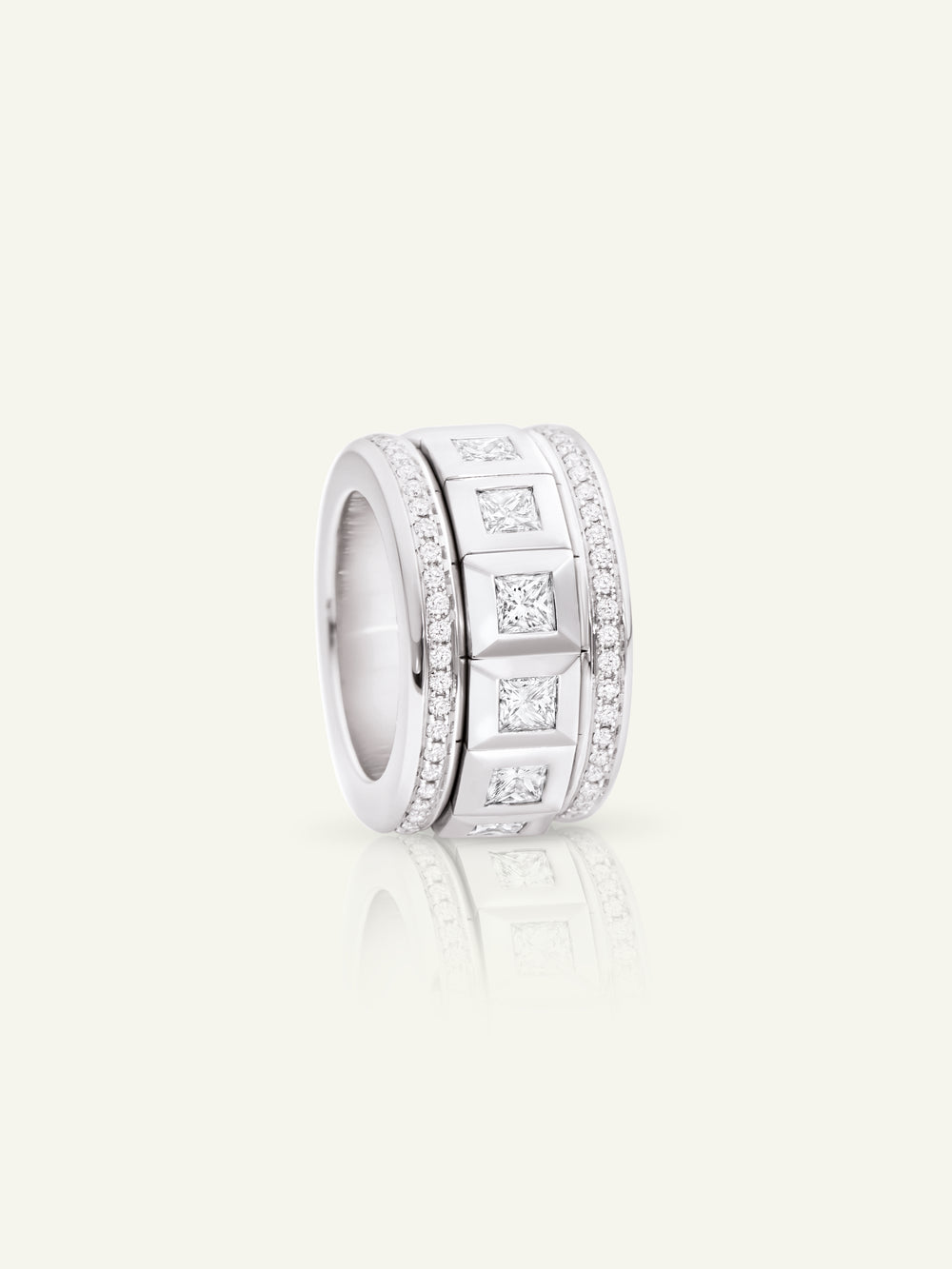 CURRICULUM VITAE 77 Ring with Princess Cut Diamonds and Diamond Pavé