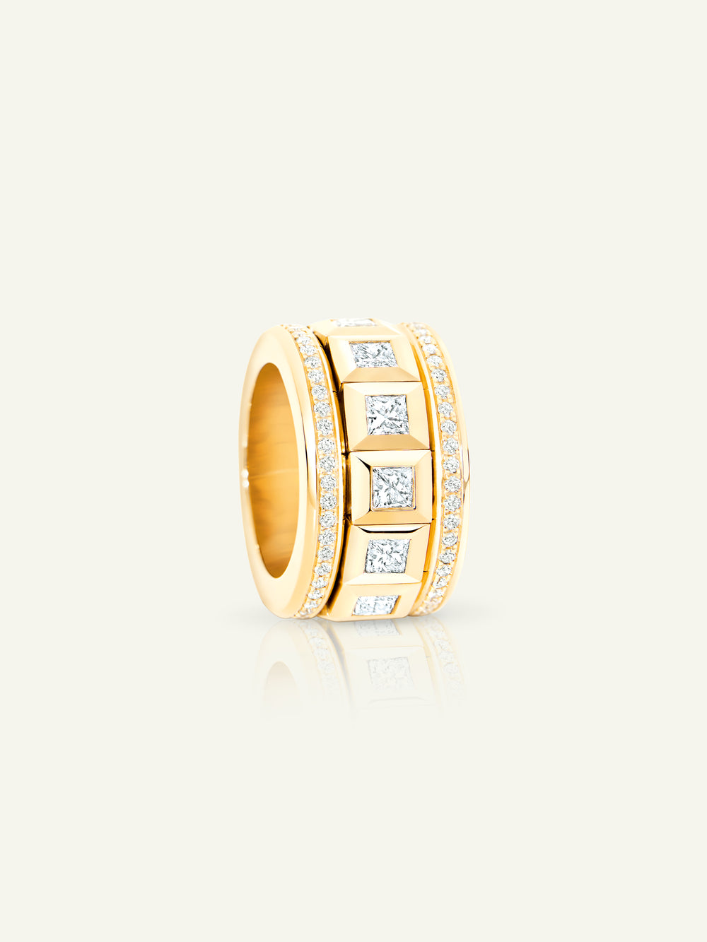 CURRICULUM VITAE 77 Ring with Princess Cut Diamonds and Diamond Pavé
