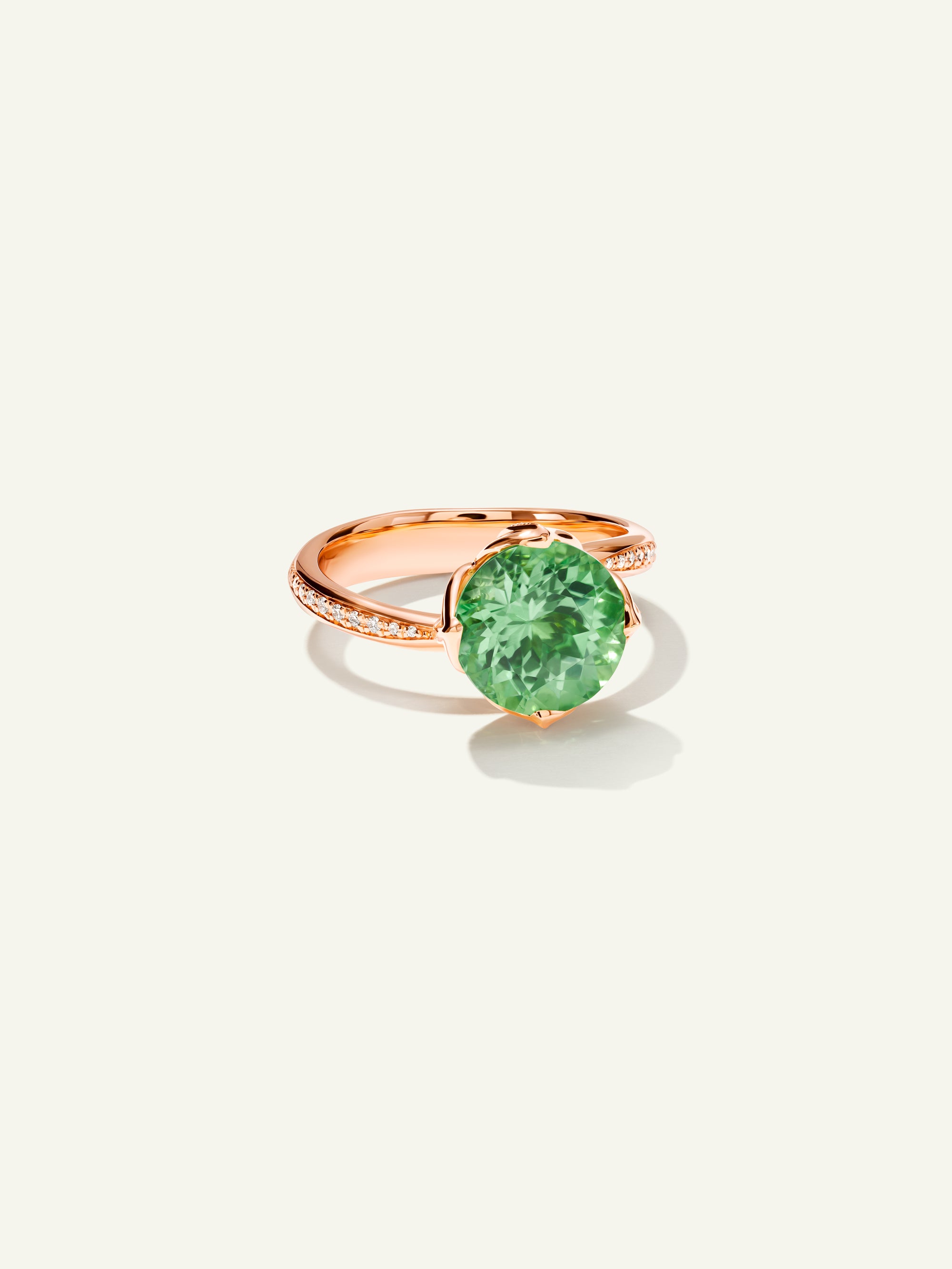TULIP Ring mit Mint Turmalin und Diamant Pavé